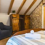 Uros In Nature With Pool Апартаменты Lovorno