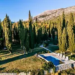 Uros In Nature With Pool Lovorno