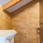Uros In Nature With Pool Appartement