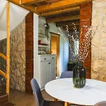 Apartamento Uros In Nature With Pool Lovorno