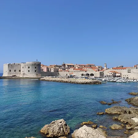 Lägenhet Uros In Nature With Pool Lovorno