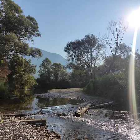 Lägenhet Uros In Nature With Pool Lovorno