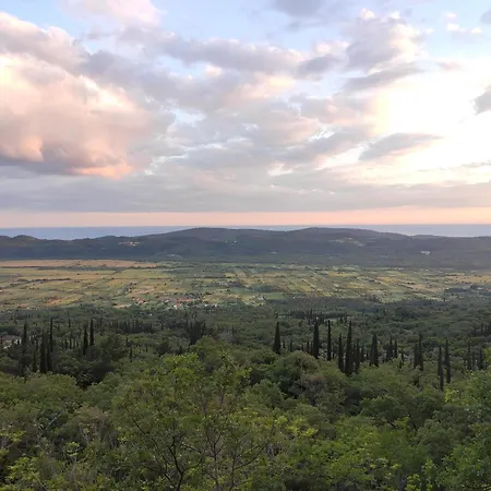 Uros In Nature With Pool * Lovorno