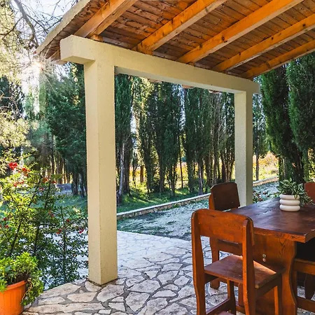 Uros In Nature With Pool Lägenhet