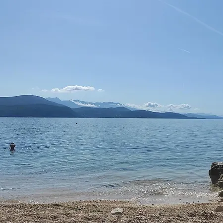 Lägenhet Uros In Nature With Pool Lovorno