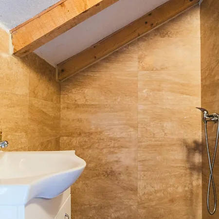 Uros In Nature With Pool Lägenhet