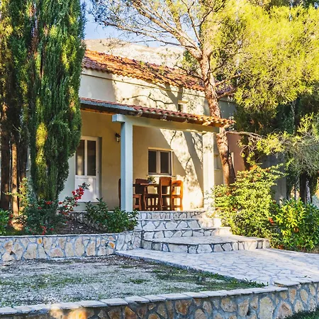 Uros In Nature With Pool Lägenhet