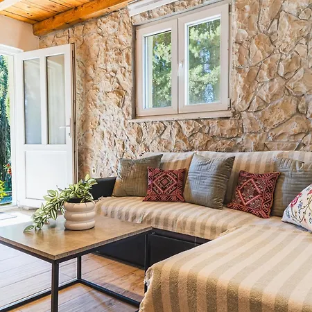 Lägenhet Uros In Nature With Pool *