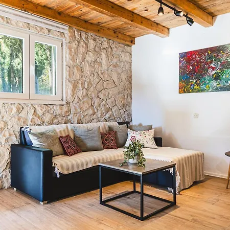 Uros In Nature With Pool Lägenhet