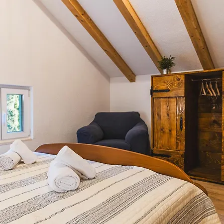 Uros In Nature With Pool Lägenhet *