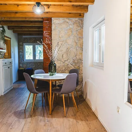 Lägenhet Uros In Nature With Pool