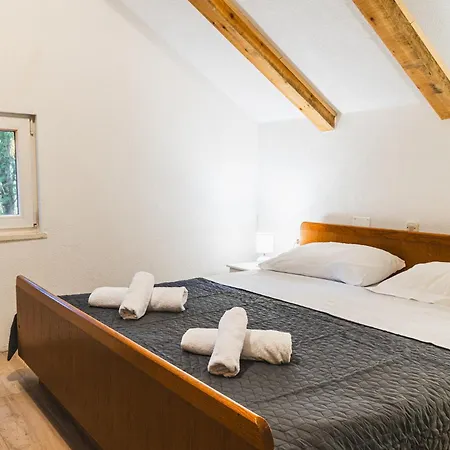 Uros In Nature With Pool Lovorno