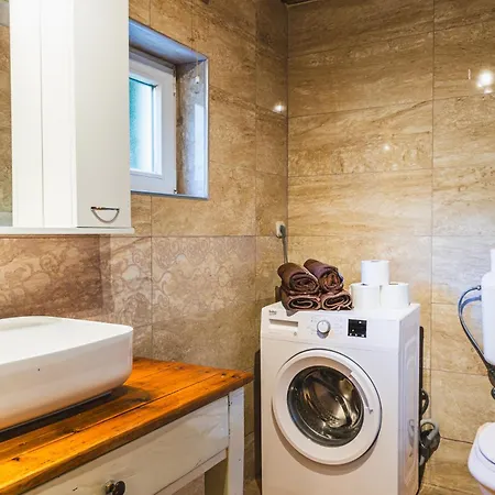 Lägenhet Uros In Nature With Pool